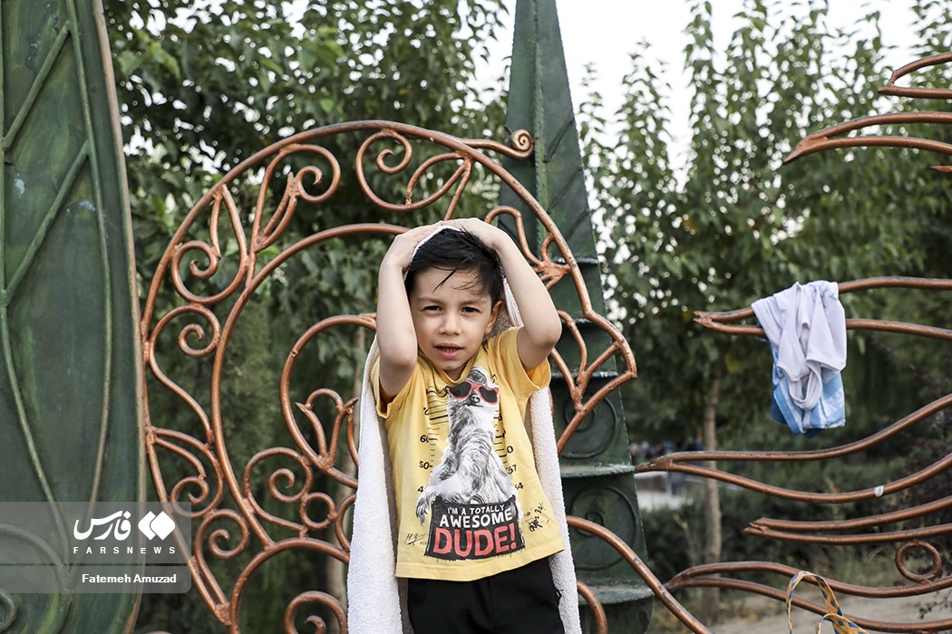 تصاویر: بازی کودکان در آب و آتش