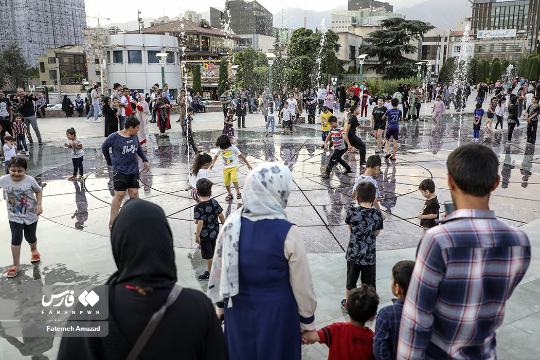 تصاویر: بازی کودکان در آب و آتش