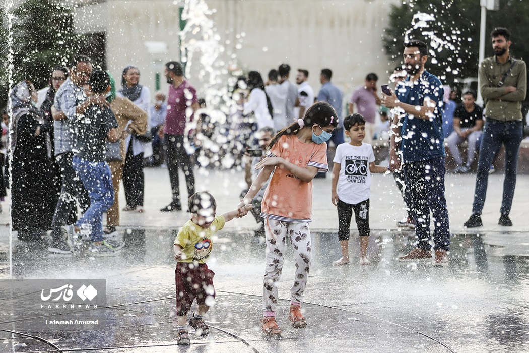 تصاویر: بازی کودکان در آب و آتش