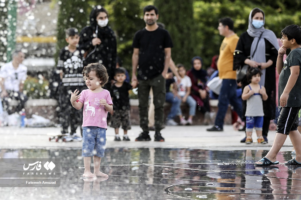 تصاویر: بازی کودکان در آب و آتش