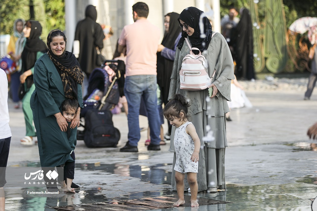 تصاویر: بازی کودکان در آب و آتش