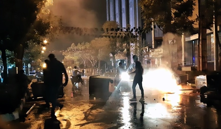 آشوبگران به 41 مکان دولتی و حاکمیتی در مازندران خسارت وارد کردند یا به آتش کشیدند / مجروح شدن 76 نفر از عوامل انتظامی و بسیج