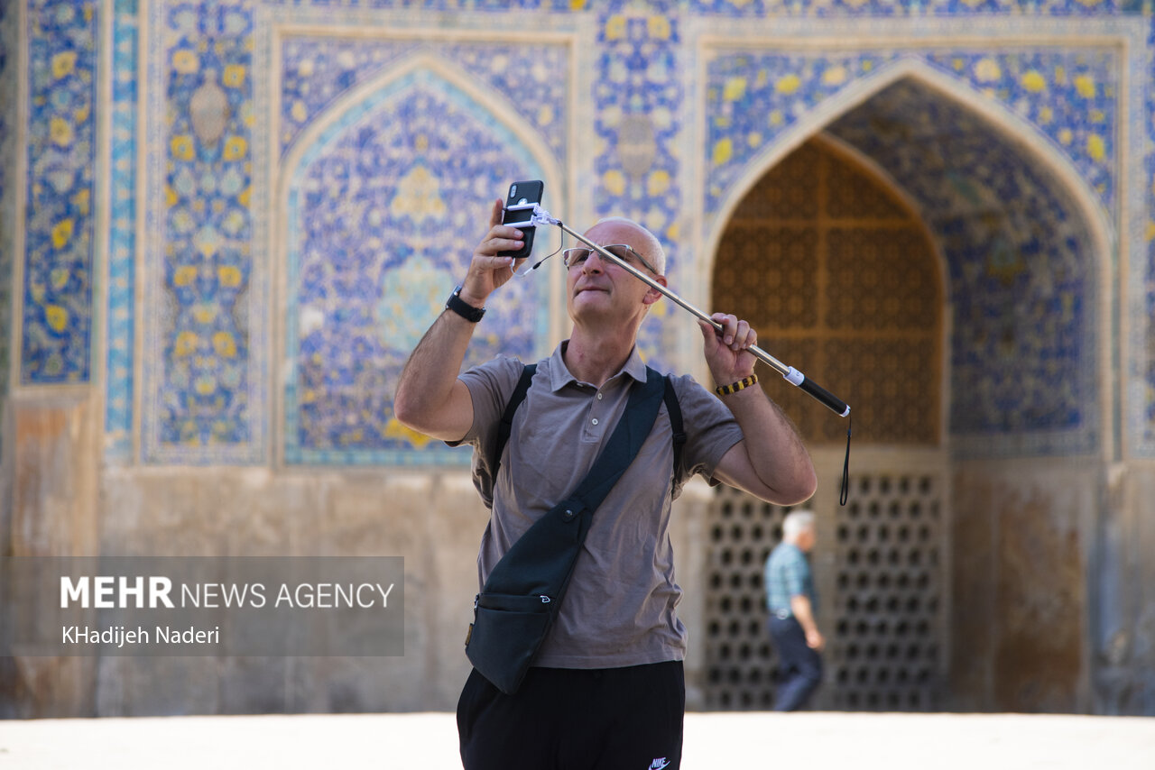 تصاویر: بازدید گردشگران خارجی از بناهای تاریخی اصفهان