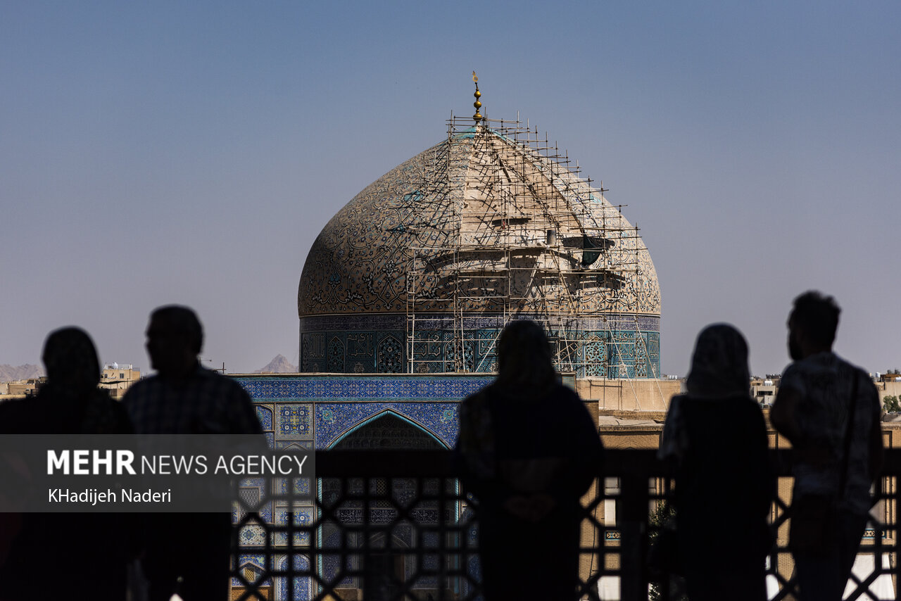 تصاویر: بازدید گردشگران خارجی از بناهای تاریخی اصفهان