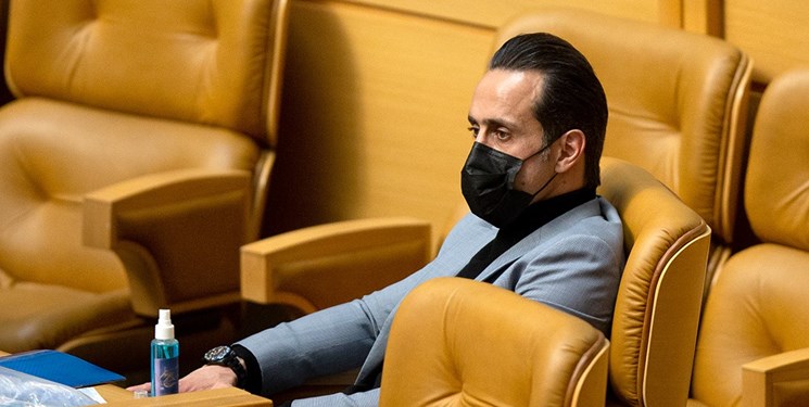 1334455 883 - فارس: دادستانی باید از طریق پلیس اینترپل &laquo;علی کریمی&raquo; را تحت تعقیب قرار دهد