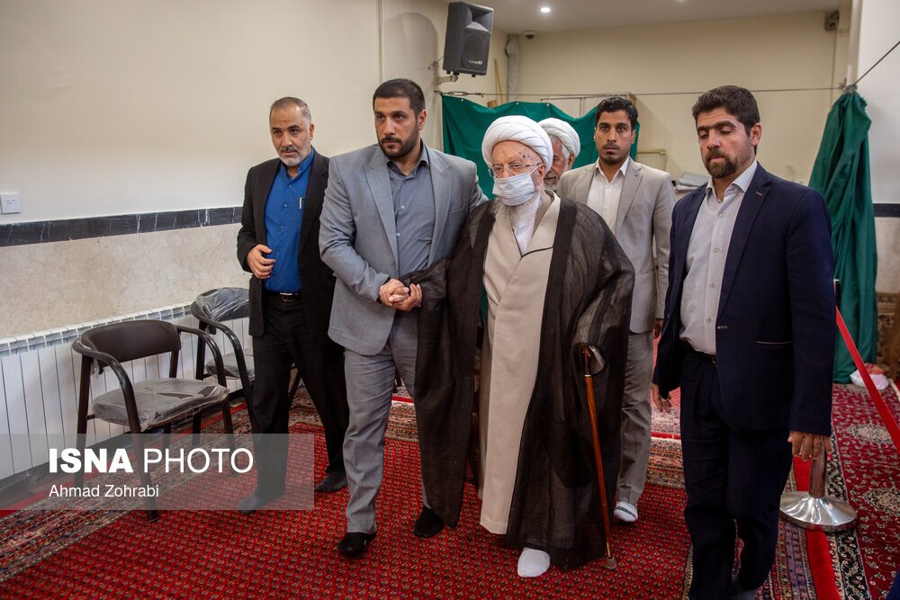 تصاویر: عمامه گذاری طلاب در روز میلاد پیامبر اکرم(ص)