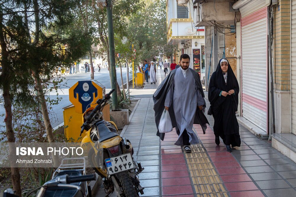 تصاویر: عمامه گذاری طلاب در روز میلاد پیامبر اکرم(ص)