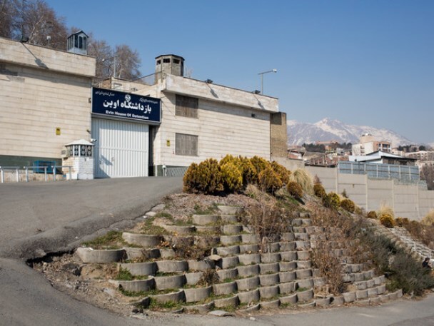 ایسنا از قول یک منبع مطلع در سازمان زندان‌ها: خبرِ روی مین رفتنِ زندانی‌ها در اوین کذب است
