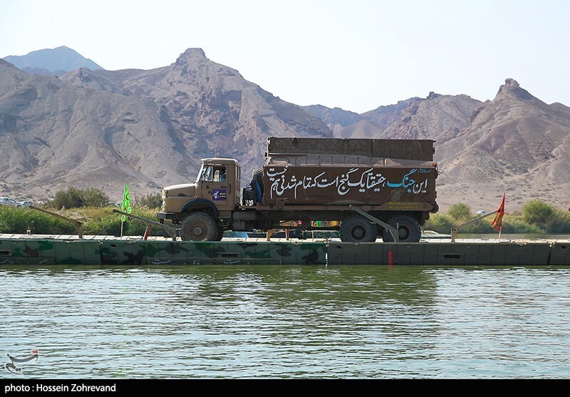 تصاویر: عبور یگان های زرهی سپاه از روی روخانه ارس