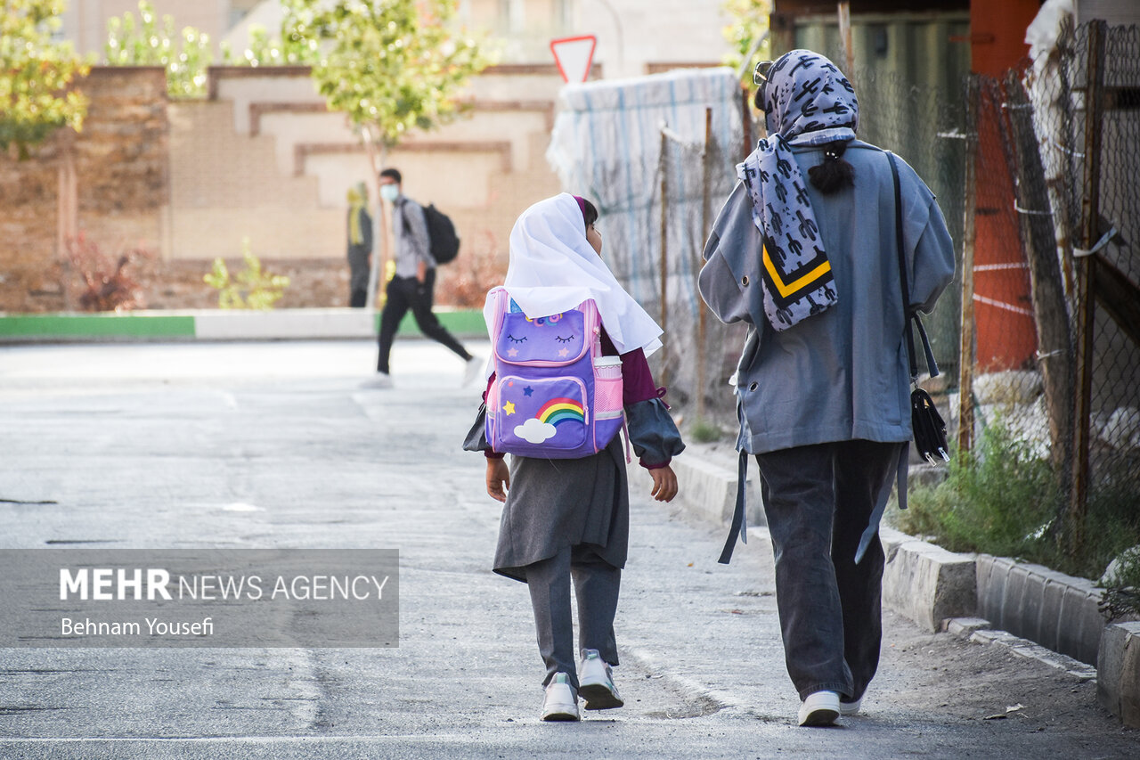 تصاویر: پیاده‌روی از خانه تا مدرسه