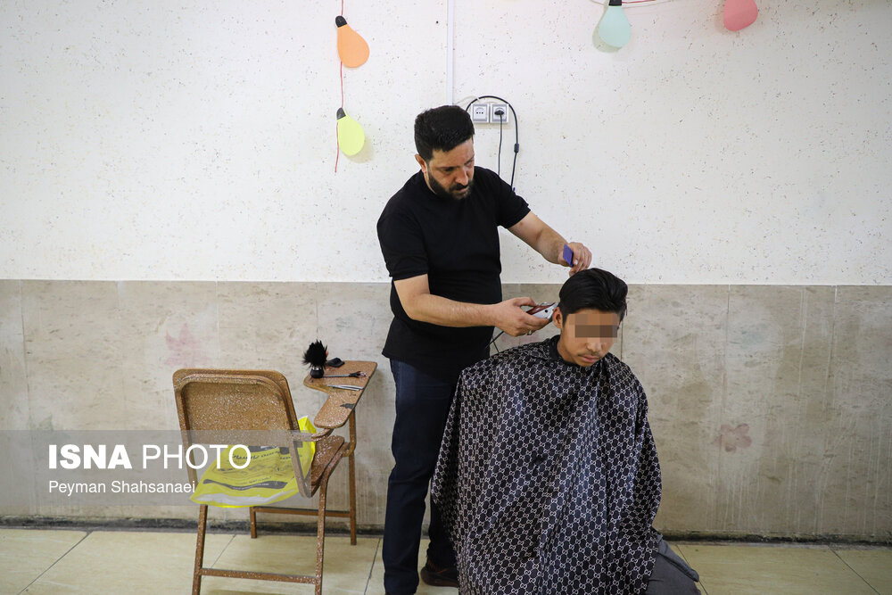 تصاویر: دانش آموزانی با کوله بار زندگی بر دوش
