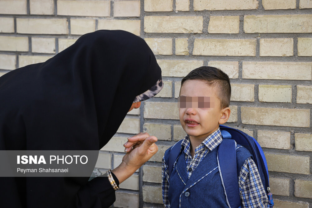 تصاویر: دانش آموزانی با کوله بار زندگی بر دوش