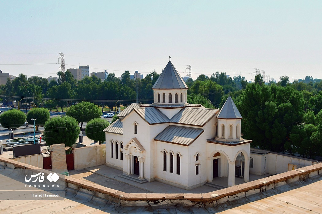 تصاویری از همسایگی مسجد و کلیسا در «آبادان»