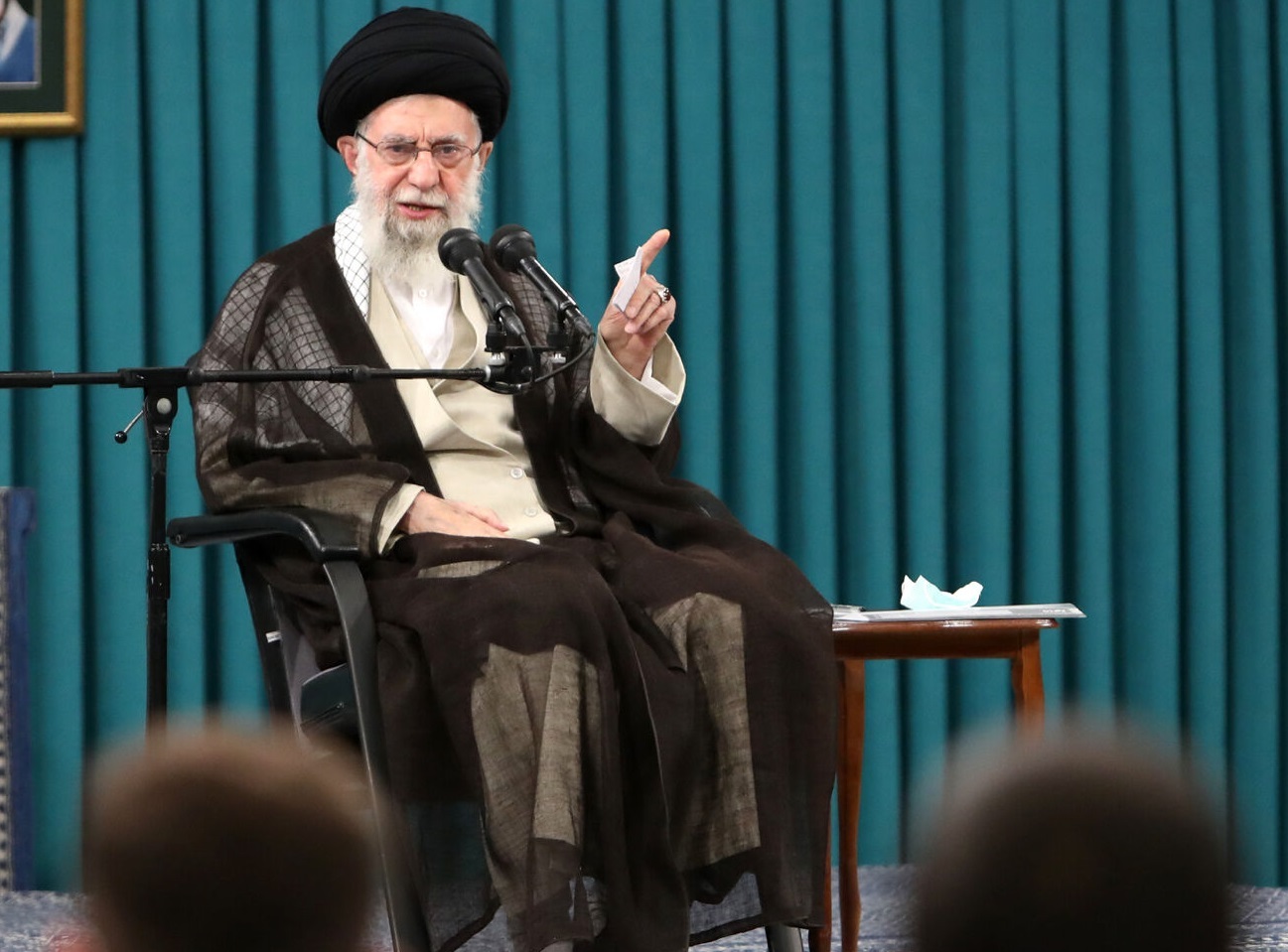 رهبر معظم انقلاب: آن طلبه شهید جوان در تهران، آرمان عزیز چه گناهی کرده بود؟ / ‌اینها از کجا دستور می‌گیرند؟ ما یقه این‌ها را رها نخواهیم کرد؛ حتماً نظام به حساب این جنایتکار‌ها خواهد رسید / هرکس ثابت شود با این جنایت‌ها همکاری داشته، بدون تردید مجازات خواهد شد