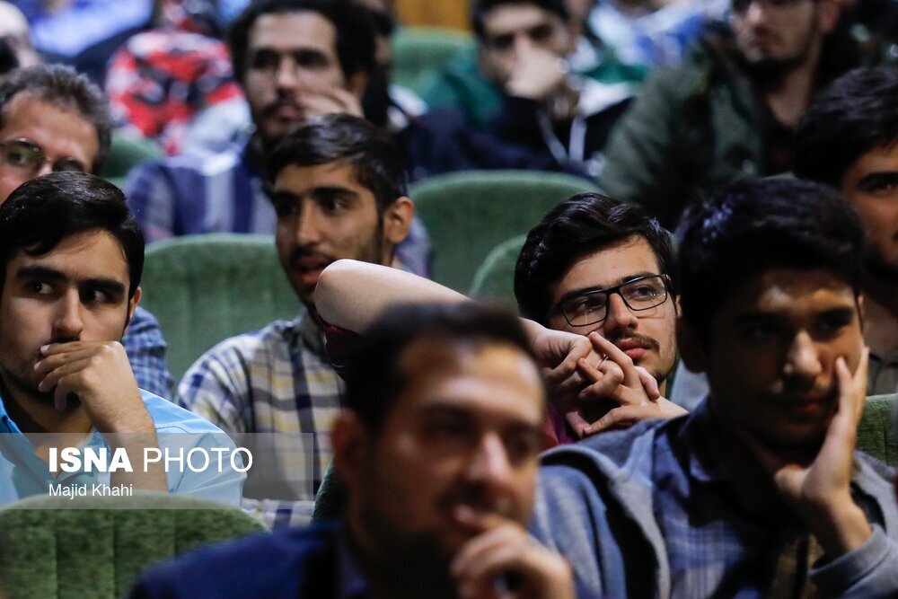 تصاویر: نشست عزت الله ضرغامی با دانشجویان دانشگاه صنعتی شریف
