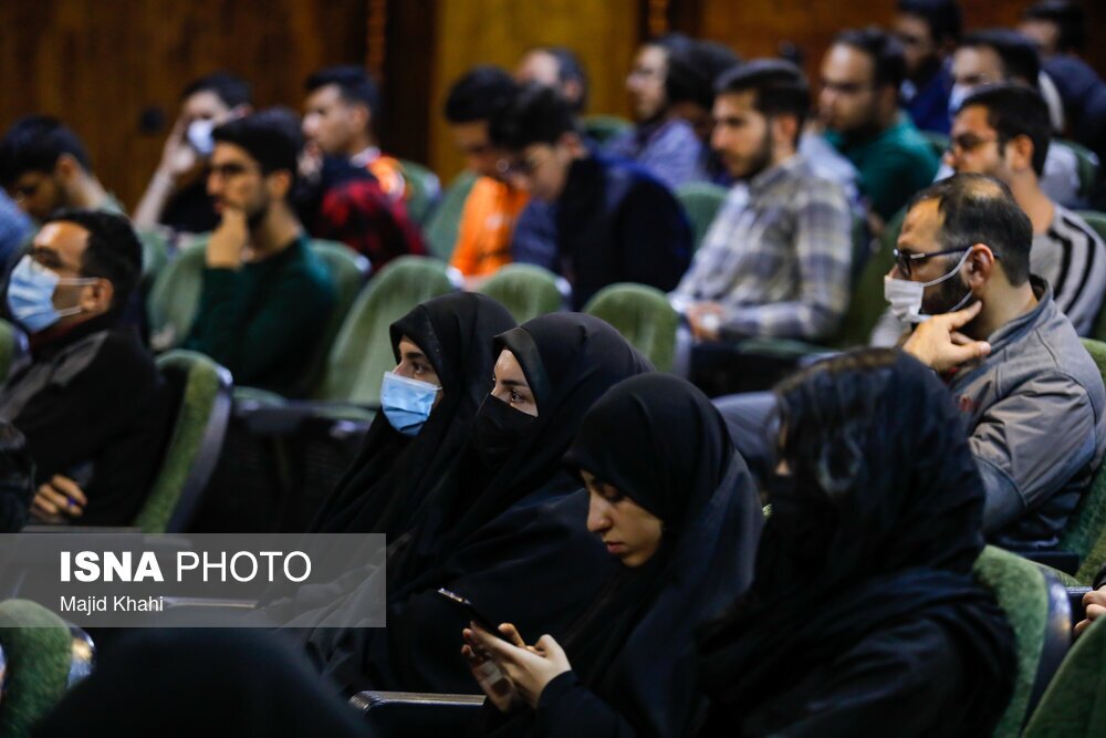 تصاویر: نشست عزت الله ضرغامی با دانشجویان دانشگاه صنعتی شریف
