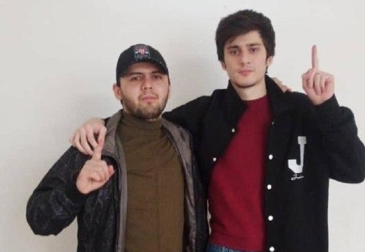 مدرک هویتی «سبحان کُمرونی» با نام مستعار «ابوعایشه» عامل اصلی حمله تروریستی به حرم حضرت شاهچراغ (ع) در شهر شیراز که عضو داعش بود، منتشر شد.