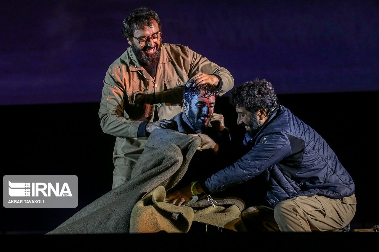 تصاویر: سینمایش ۴۱۰