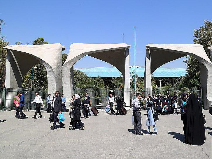 واکنش معاون دانشگاه تهران به شکستن شیشه در ورودی خوابگاه حافظ: همان شب از هر ۷ طبقه خوابگاه بازدید کردم؛ ورود نیروی انتظامی به خوابگاه کذب محض بود؛ هیچ دانشجویی هم دستگیر نشده بود / هیچ دانشجویی به دلیل شرکت در تجمعات از خوابگاه اخراج نشده، فقط به یک دانشجو به خاطر کشف مواد مخدر ابلاغ شد که یک ماه خوابگاه را ترک کند / ۲۷ کارت از دانشجویان دانشکده علوم اجتماعی گرفته شده واکنش معاون دانشگاه تهران به شکستن شیشه در ورودی خوابگاه حافظ: همان شب از هر ۷ طبقه خوابگاه بازدید کردم؛ ورود نیروی انتظامی به خوابگاه کذب محض بود؛ هیچ دانشجویی هم دستگیر نشده بود / هیچ دانشجویی به دلیل شرکت در تجمعات از خوابگاه اخراج نشده، فقط به یک دانشجو به خاطر کشف مواد مخدر ابلاغ شد که یک ماه خوابگاه را ترک کند / ۲۷ کارت از دانشجویان دانشکده علوم اجتماعی گرفته شده
