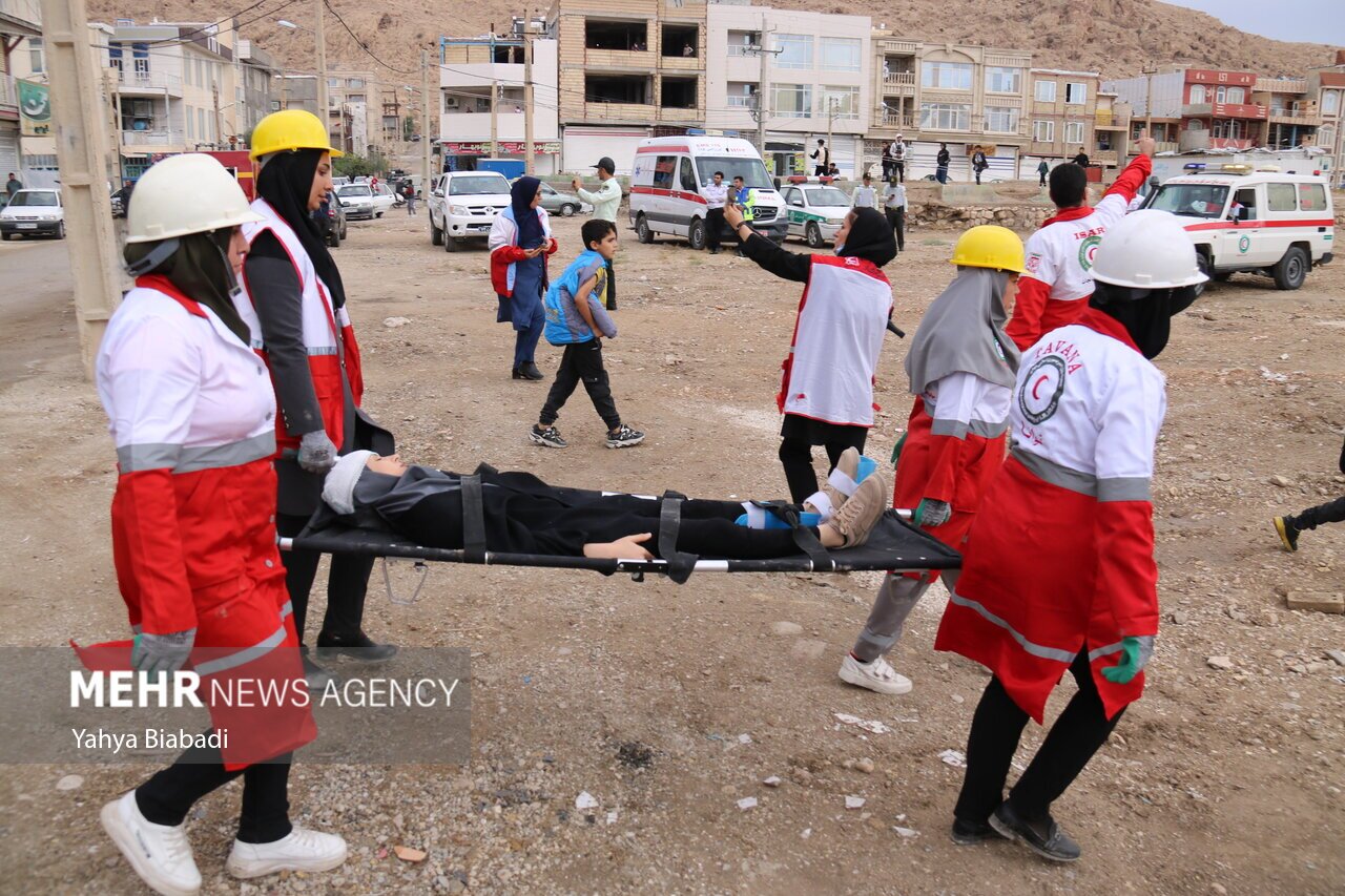 تصاویر: مانور امداد و نجات در پنجمین سالگرد زلزله سرپل ذهاب