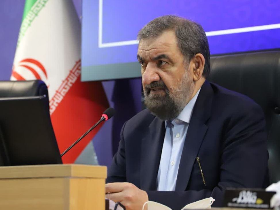 محسن رضایی: به پسرم احمد گفتم سعی کن از طرف اسرائیلی اطلاعاتی درباره سرنوشت حاج احمد متوسلیان به دست بیاوری / در مالزی به ماموران وزارت اطلاعات گفته بود اسرائیلی‌ها می‌خواهند به محض اینکه ایران بخواهد موشک‌هایش را جابه‌جا کند، آنها را بزنند / چند وقت بعد شهید طهرانی مقدم را زدند و روز بعد، پسر من احمد را در دبی کشتند / متوجه شدم تلفن‌های من و احمد شنود می‌شده