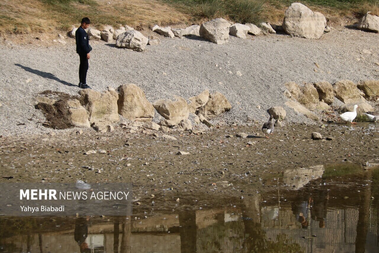 تصاویر: شوک خشک شدن دریاچه تاریخی طاق بستان