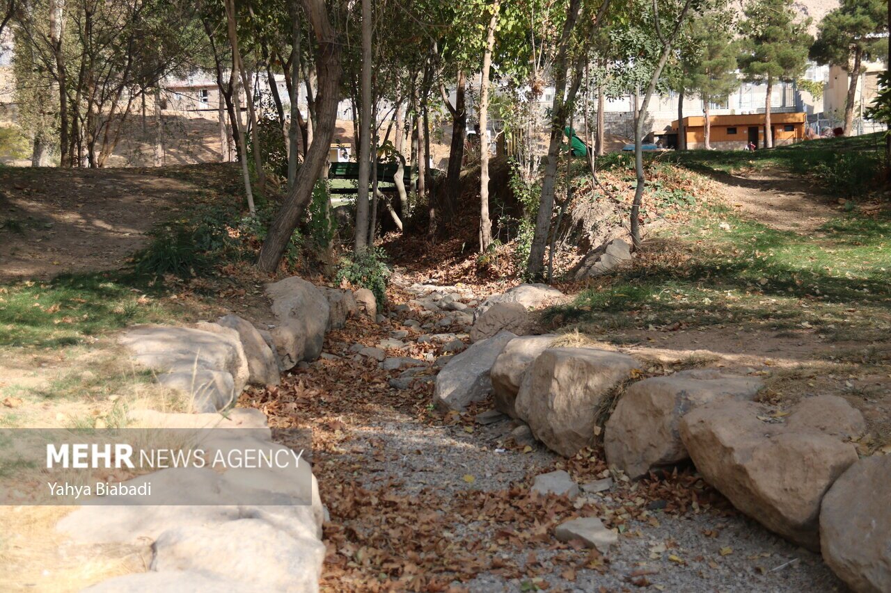 تصاویر: شوک خشک شدن دریاچه تاریخی طاق بستان