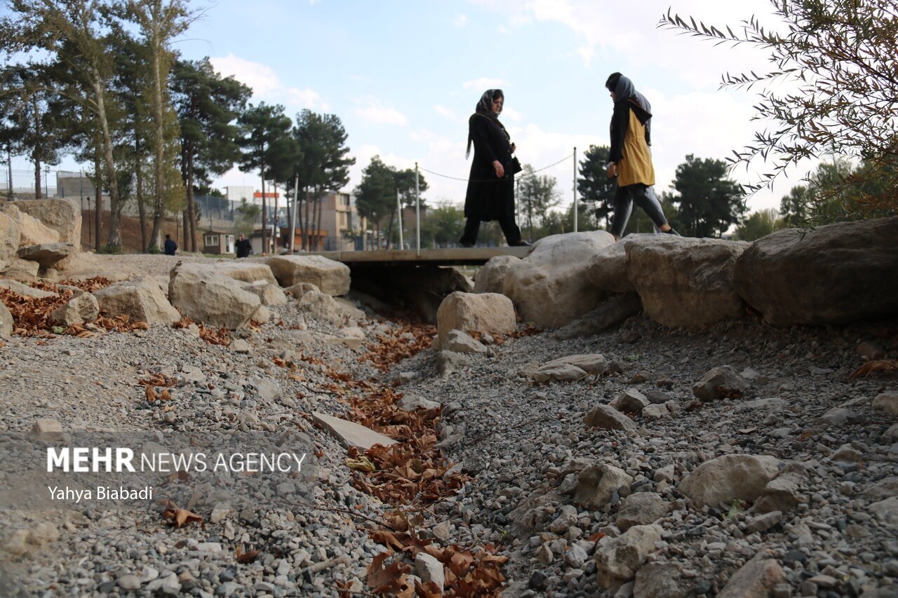 تصاویر: شوک خشک شدن دریاچه تاریخی طاق بستان