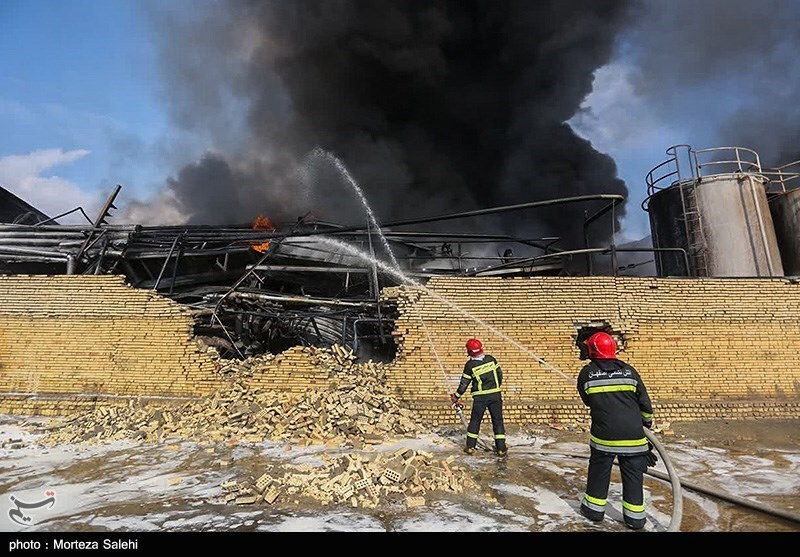 تصاویر: آتش‌سوزی در شهرک صنعتی مبارکه اصفهان
