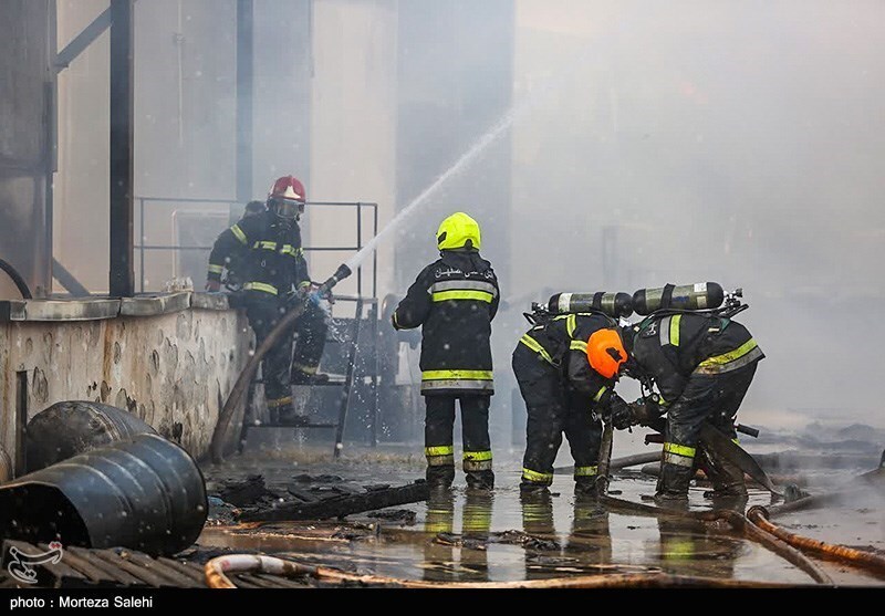 تصاویر: آتش‌سوزی در شهرک صنعتی مبارکه اصفهان