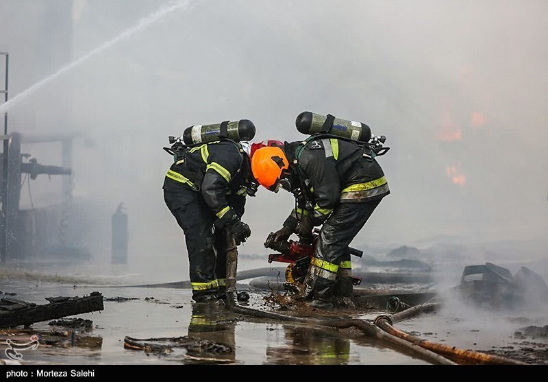 تصاویر: آتش‌سوزی در شهرک صنعتی مبارکه اصفهان