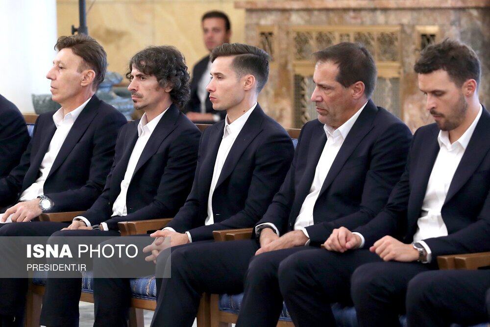 تصاویر: دیدار تیم ملی فوتبال ایران با رییس جمهور