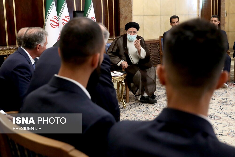 تصاویر: دیدار تیم ملی فوتبال ایران با رییس جمهور