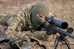 ویدیو / لحظه زمین‌گیر کردن شبانه نظامیان روسی از دریچه دید تک‌تیرانداز اوکراینی