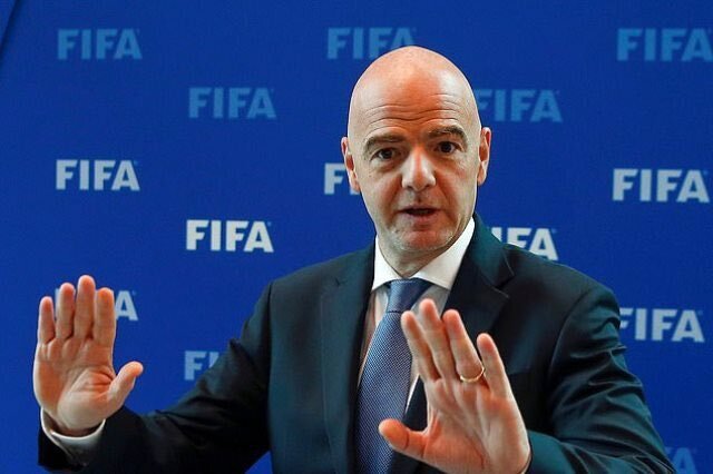 توضیح رئیس فیفا به ممنوعیت مصرف الکل در ورزشگاه های جام جهانی قطر: فکر نکنم با سه ساعت مصرف نکردنِ الکل، بمیرید / مکان‌هایی برای مصرف این نوشیدنی‌ها در خارج از استادیوم‌ها در نظر گرفته شده