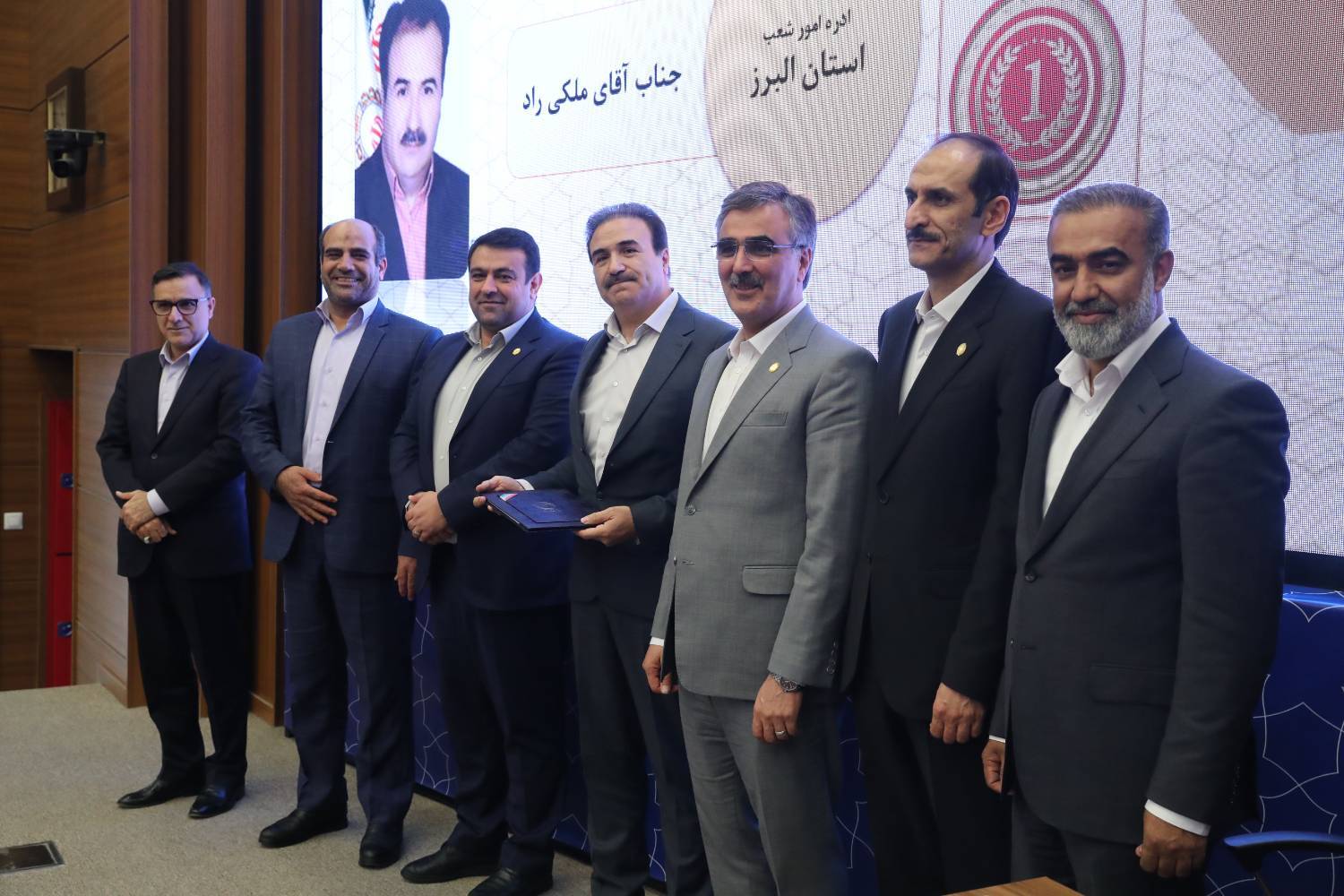 برررسی عملکرد ۶ ماه نخست سال 1401 بانک ملی ایران با حضور مدیران ارشد
