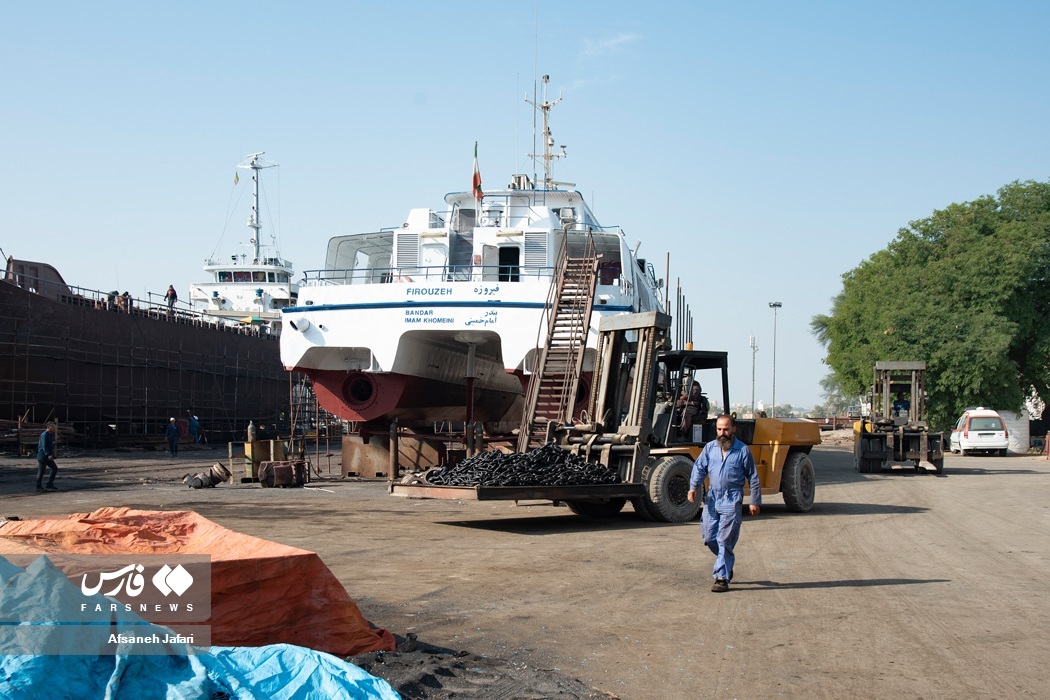 تصاویر: کارخانه ساخت کشتی‌های غول پیکر در بوشهر
