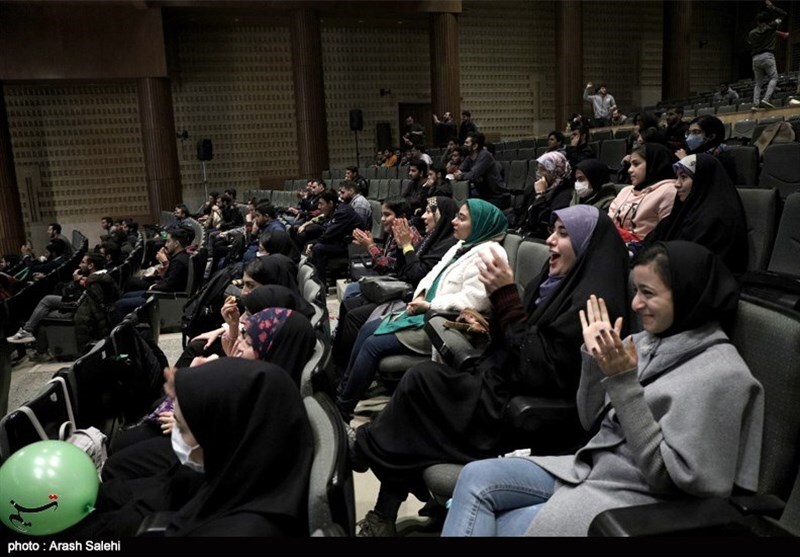 تصاویر: تماشای بازی ایران و انگلیس در دانشگاه بین‌المللی قزوین