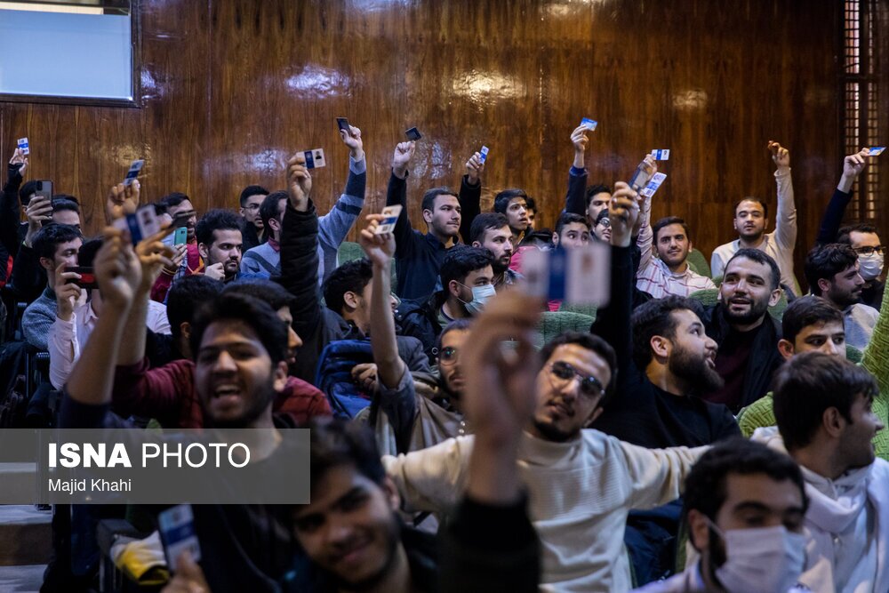 تصاویر: حضور علیرضا زاکانی در دانشگاه شریف