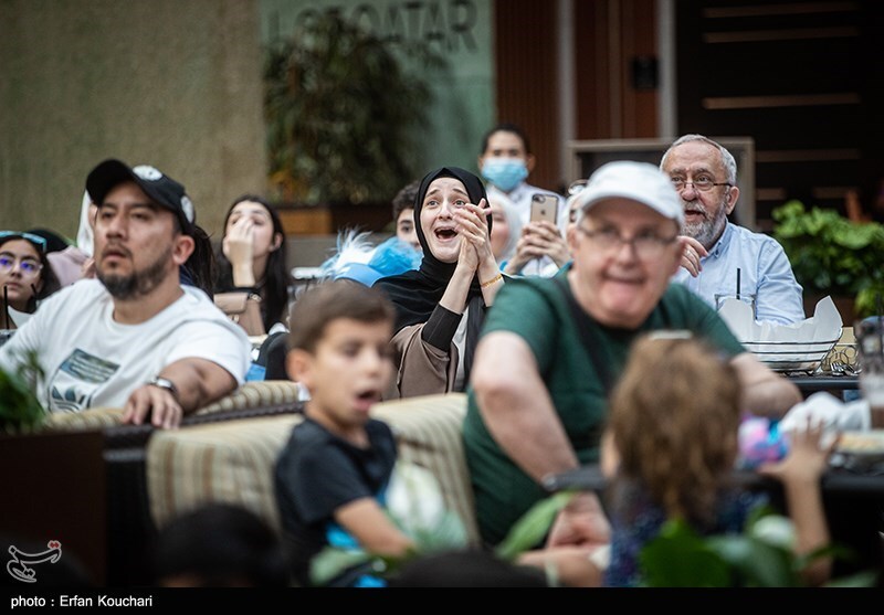 تصاویر: تماشای بازی عربستان و آرژانتین در شهر دوحه