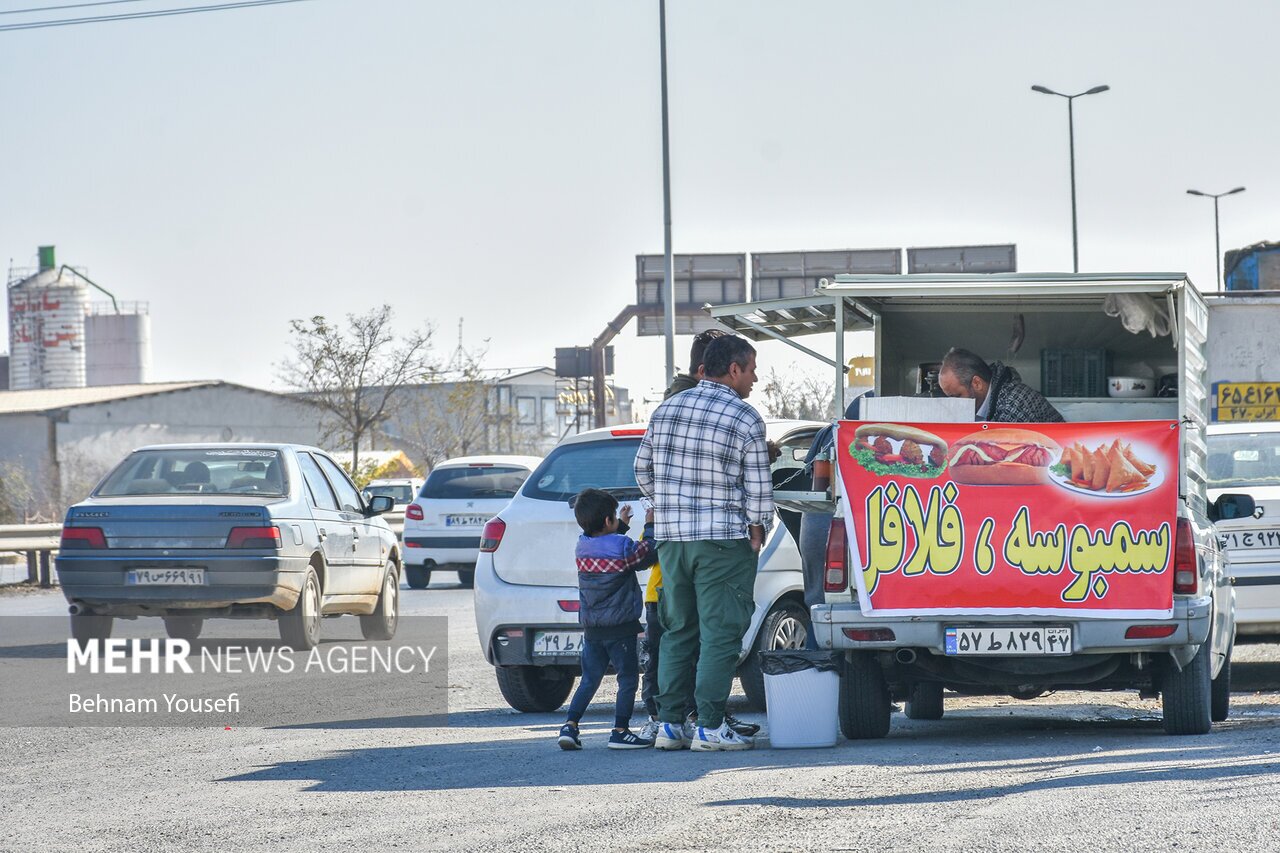 تصاویر: .کسب روزی حلال در جاده‌ها