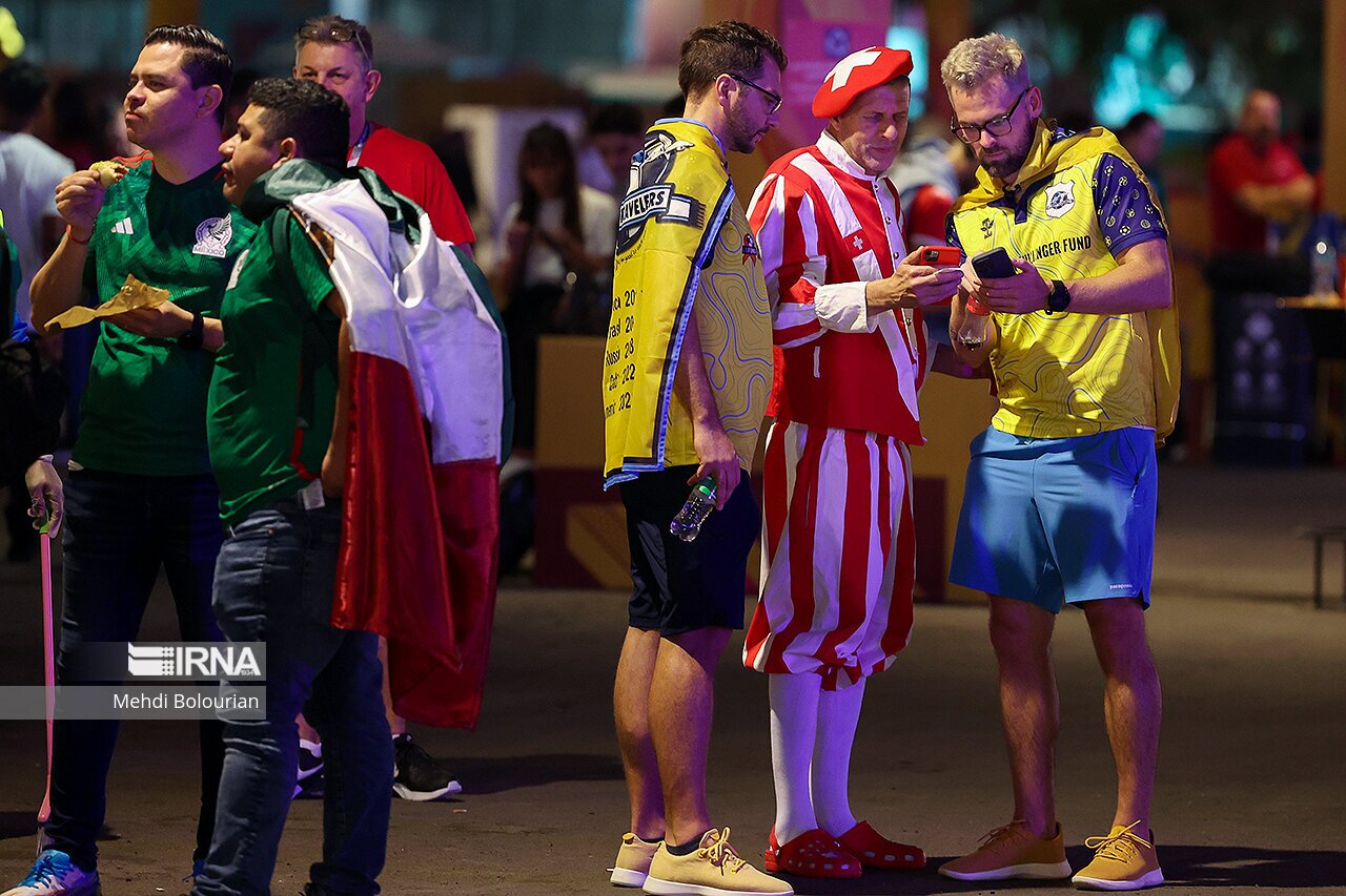 تصاویر: تماشای مسابقات فوتبال در دوحه