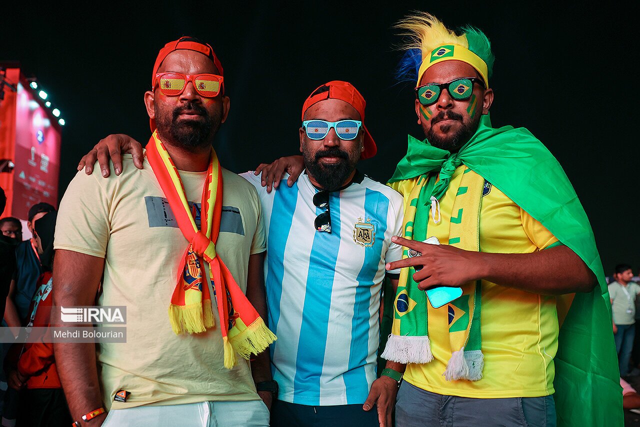 تصاویر: تماشای مسابقات فوتبال در دوحه