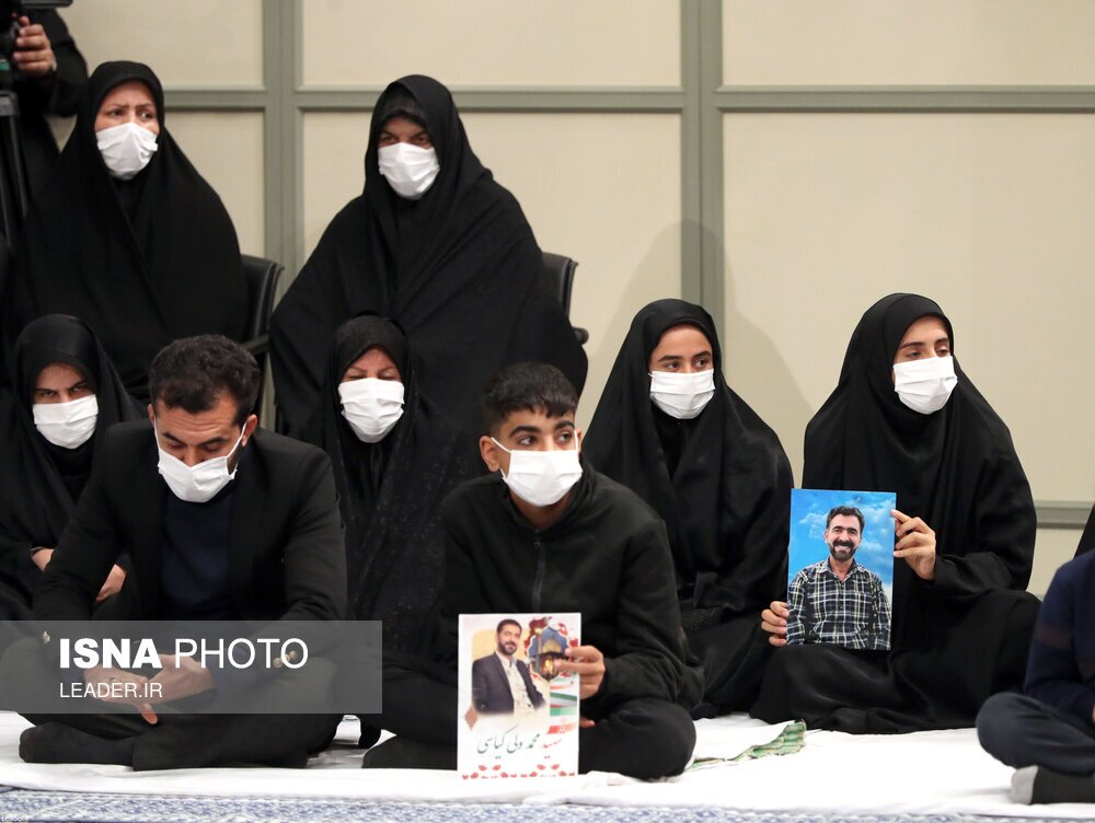 تصاویر: دیدار خانواده‌های شهدای حادثه تروریستی حرم مطهر شاهچراغ (ع) با مقام معظم رهبری