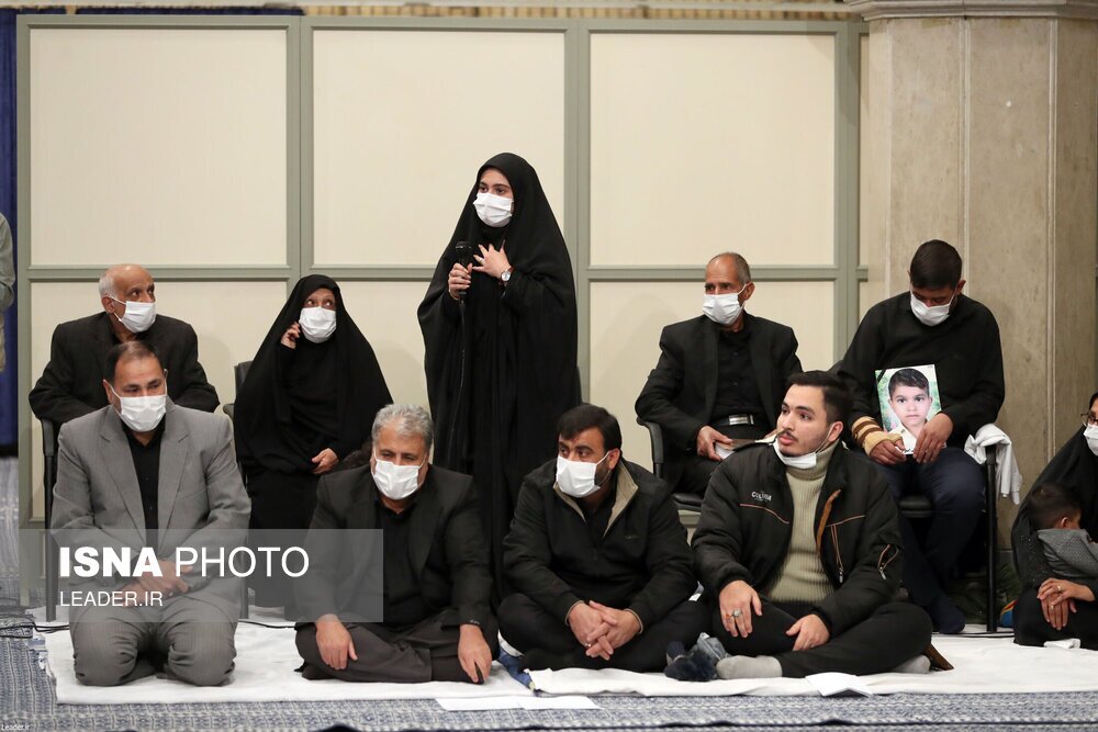 تصاویر: دیدار خانواده‌های شهدای حادثه تروریستی حرم مطهر شاهچراغ (ع) با مقام معظم رهبری