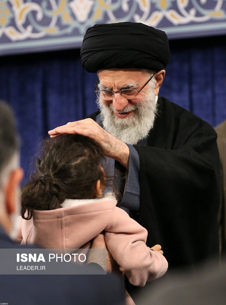 تصاویر: دیدار خانواده‌های شهدای حادثه تروریستی حرم مطهر شاهچراغ (ع) با مقام معظم رهبری