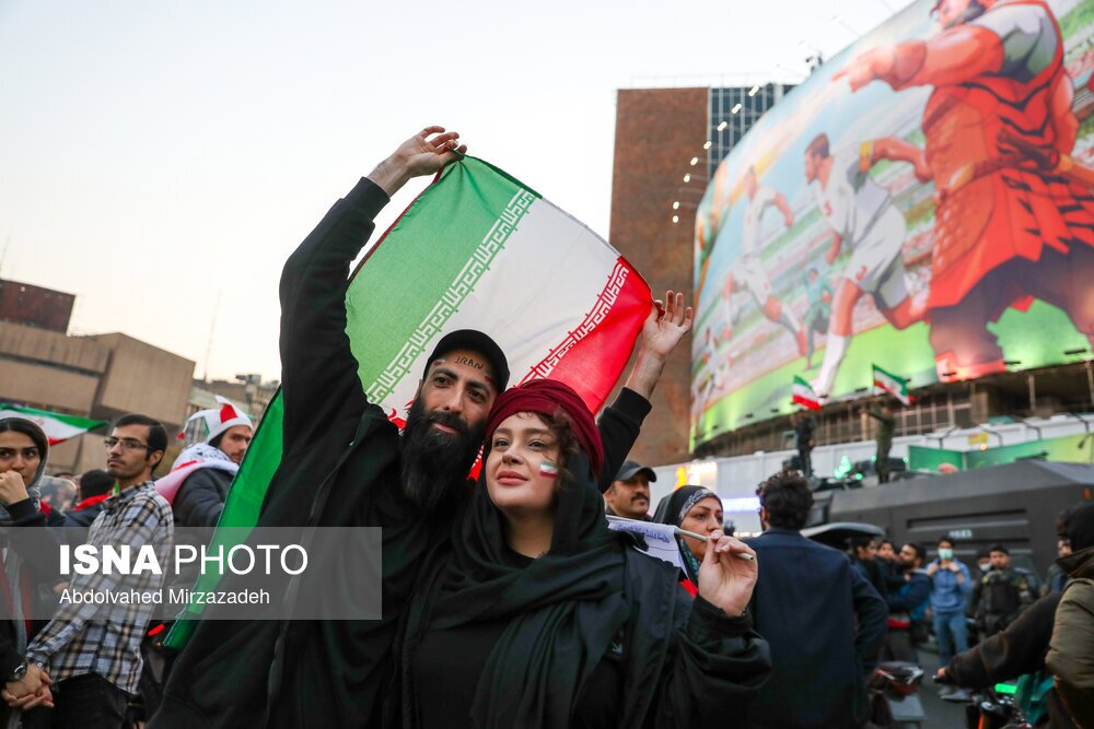 تصاویر: شادی مردم تهران پس از پیروزی ایران مقابل ولز
