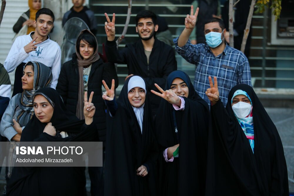تصاویر: شادی مردم تهران پس از پیروزی ایران مقابل ولز