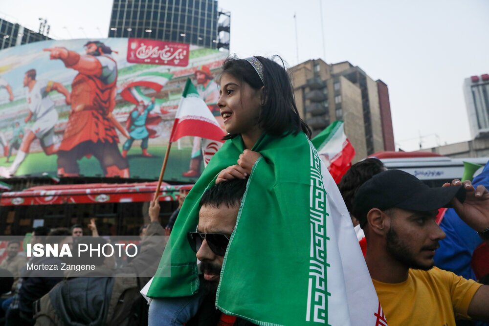 تصاویر: شادی مردم تهران پس از پیروزی ایران مقابل ولز