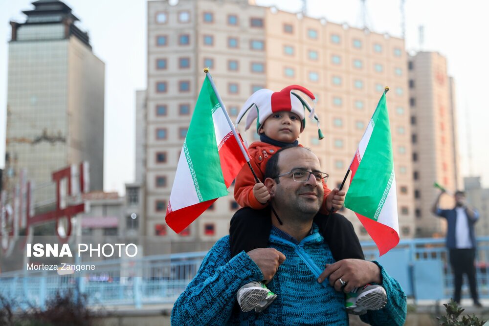 تصاویر: شادی مردم تهران پس از پیروزی ایران مقابل ولز